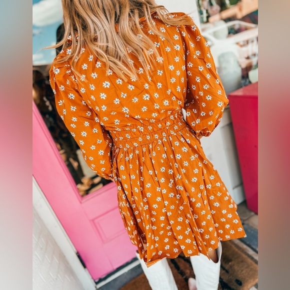 Entro | Rust Floral Long Sleeve Dress - Picture 2 of 5